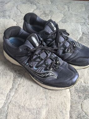 Saucony Triumph 150 Navy and Black Running Sneakers